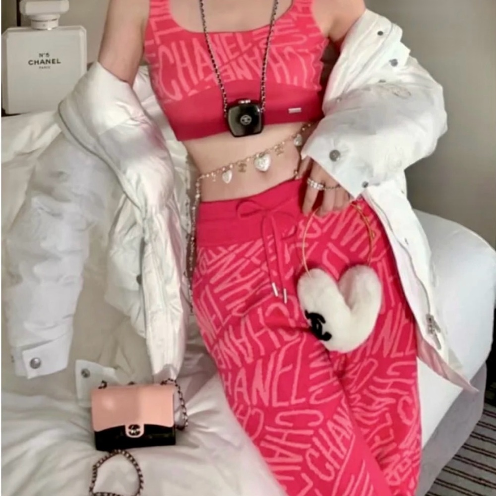 CHANEL Vibrant Pink Knitwear - Picture 9 of 10